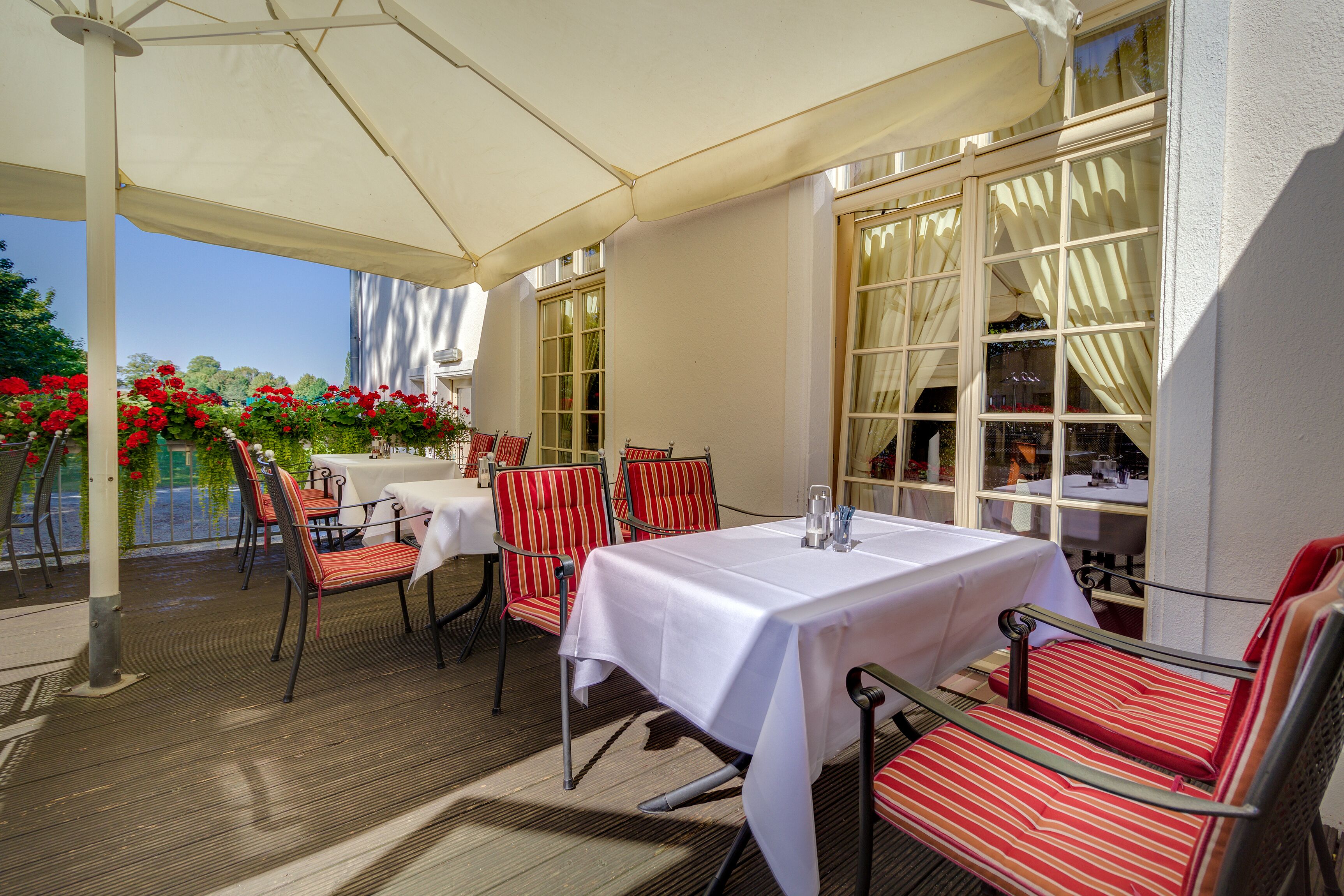 屋外ダイニングエリア