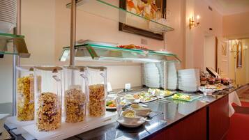TĂ€gliches FrĂŒhstĂŒcksbuffet (12.90 EUR pro Person)