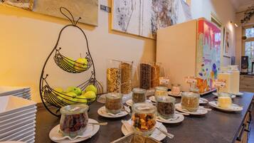 Tägliches Frühstücksbuffet gegen Gebühr