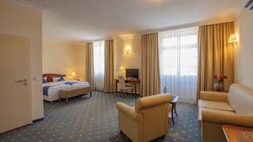 Junior Suite in Main Building | Individuell dekoriert, individuell eingerichtet, Schreibtisch