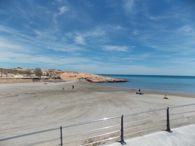 Apartment in residence, close to the beach with swimming pool, 2 bedrooms 