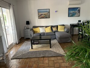 Smart TV, fireplace, DVD player, table tennis - Beautiful detached villa,four bedrooms, private heatable pool,in a tranquil area (Loule)