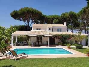 Pool - Beautiful detached villa,four bedrooms, private heatable pool,in a tranquil area (Loule)