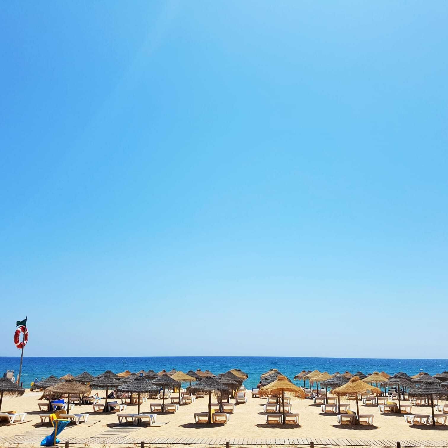 Beach nearby, sun-loungers, beach towels