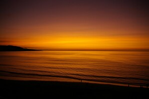 På stranden