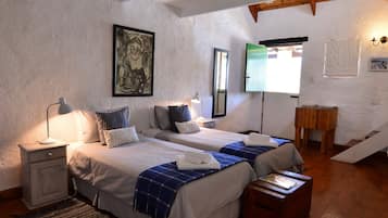 Habitación cuádruple familiar | Caja fuerte, wifi gratis, ropa de cama