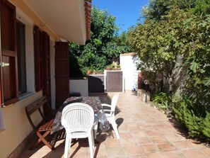 Outdoor dining - A 3-minute walk from a beautiful turquoise sea - CIN: IT095018C2000P3334 (Cabras)