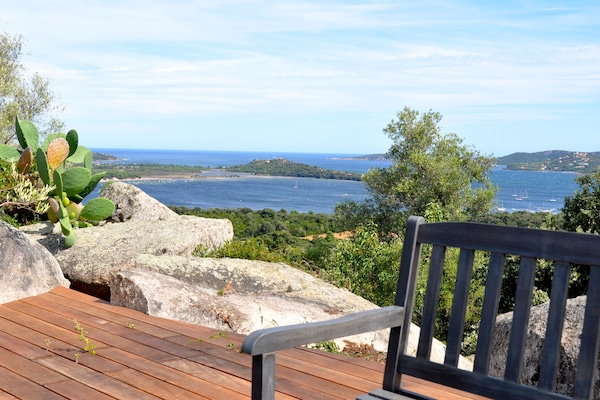 BelvédÚre avec point de vue sur le Golfo di Sogno, accessible par l'escalier