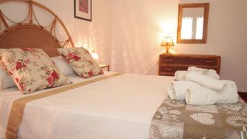 2 Schlafzimmer, Bügeleisen/Bügelbrett, Reisekinderbett, WLAN