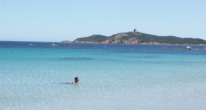 400m de la plage, Vaste Villa avec vue mer et montagne, piscine chauffée privée
