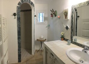 Bathtub, hair dryer, towels, soap - 400m from the beach, Large Villa with sea and mountain views, heated pool (Zonza)