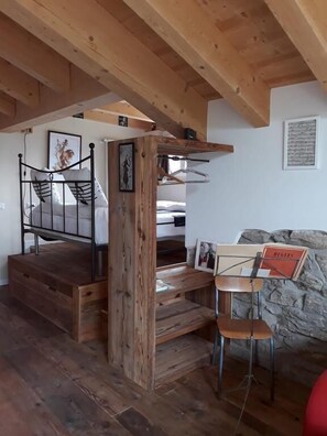 Basic-Apartment, 1 Queen-Bett und Schlafsofa, Nichtraucher, Bergblick