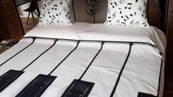 Basic-Apartment, 1 Queen-Bett und Schlafsofa, Nichtraucher, Bergblick | 3 Schlafzimmer, individuell dekoriert, individuell eingerichtet