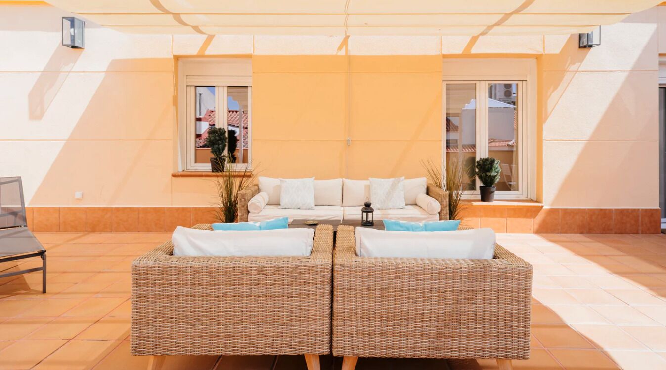 LUXURY APARTMENT WITH 4 ROOMS, 4 BATHROOMS AND LARGE TERRACE, FREE WIFI