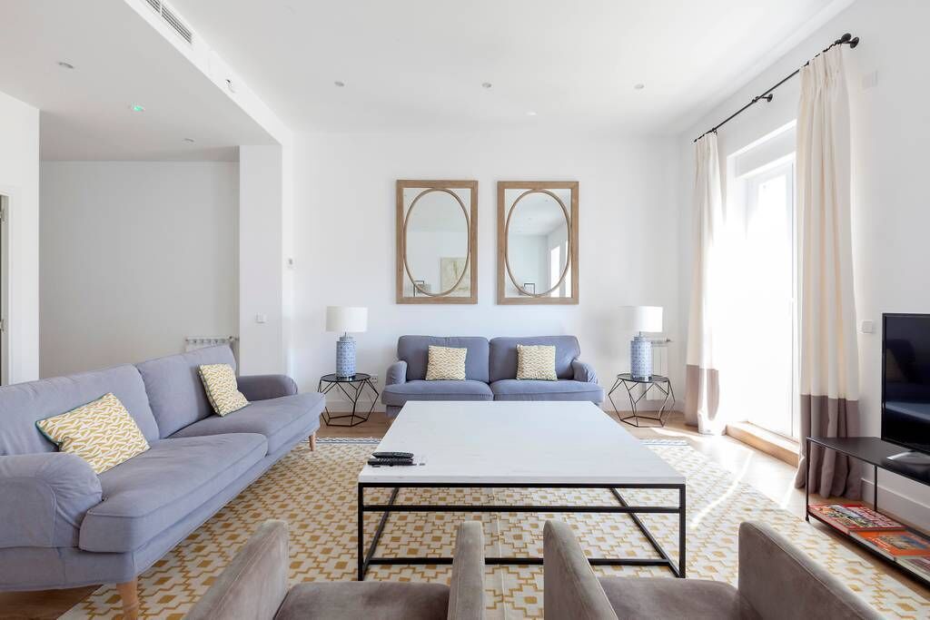 LUXURY APARTMENT WITH 4 ROOMS, 4 BATHROOMS AND LARGE TERRACE, FREE WIFI