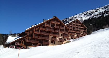 Chalet de Charme Ski-In-Ski-Out (10 personnes dans 5 chambres)