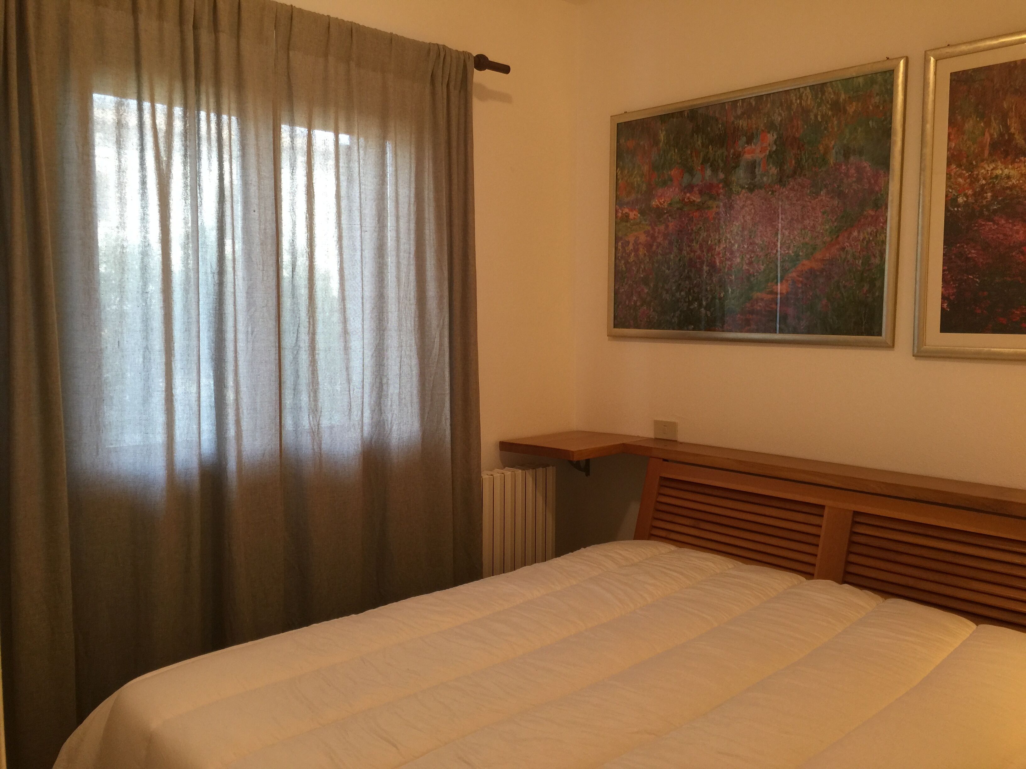 1 slaapkamer, een strijkplank/strijkijzer, wifi, beddengoed