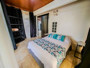 6 bedrooms, iron/ironing board, WiFi, bed sheets - dream rest house (La Perla)