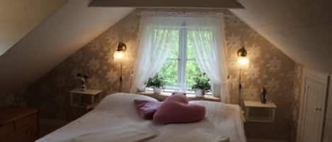7 habitaciones, tabla de planchar con plancha, wifi y ropa de cama