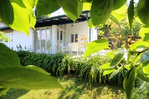 Property grounds - Lovely holiday home at Lake Orta with private garden and pool (Ameno)