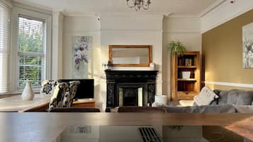 TV connectée, lecteur de DVD, livres, vidéothÚque