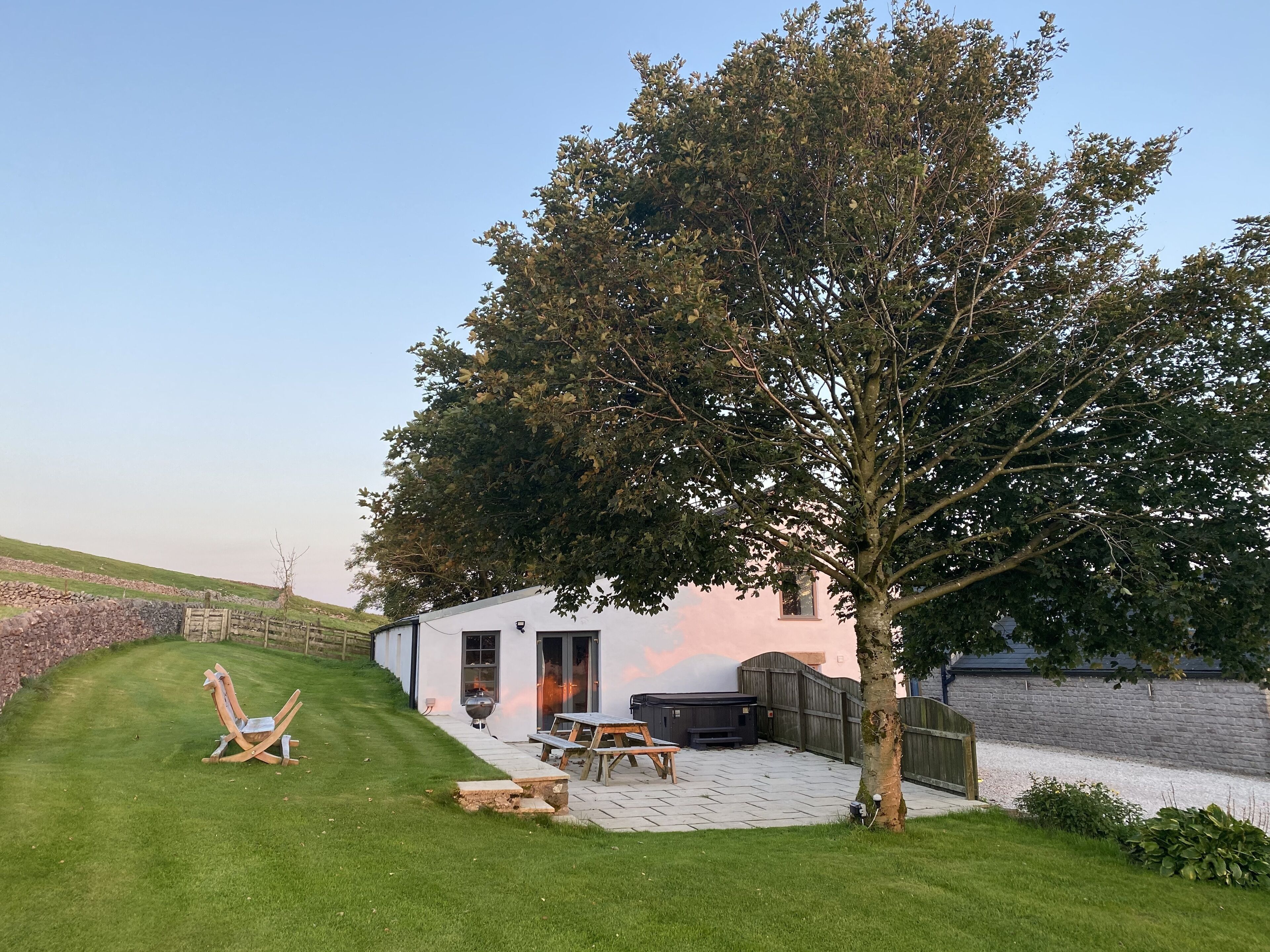 The Cowshed at Cop Farm is a Detached Barn with Hot Tub for up to 10 people