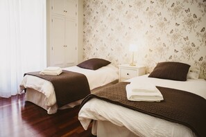 2 slaapkamers, een strijkplank/strijkijzer, gratis wifi, beddengoed