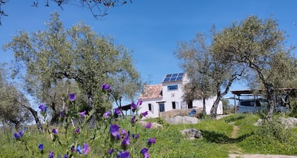 CERRO CARLOTA Kestävä maalaistalo Sierra Norten luonnonpuistosta
