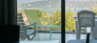 Coti Chiavari: Stueetagen i villa F3 tæt på den storslåtte ho og eneste strand