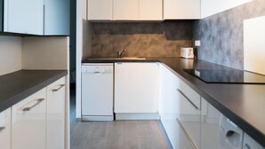 A modern kitchen with white cabinetry, a Bosch dishwasher, a sink, and a countertop. - Coti Chiavari: House / Villa - Coti-chiavari (Coti-Chiavari)