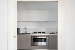 Kühlschrank, Mikrowelle, Ofen, Geschirrspüler