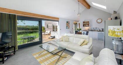 Private lodge with countryside views and Hot tub