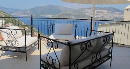 Villa avec piscine privée et vue sur la mer