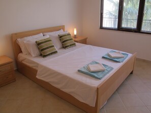 4 chambres, fer et planche à repasser, Wi-Fi, draps fournis