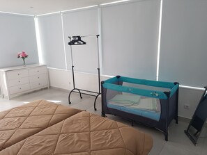 3 bedrooms, iron/ironing board, bed sheets