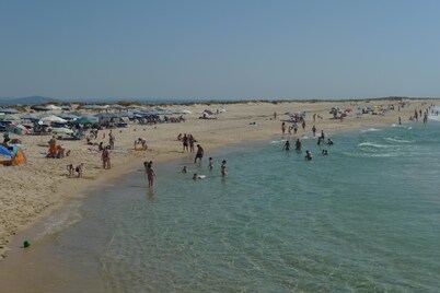 Central, one-bedroom duplex near the sea. Free Wi-Fi