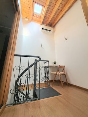 Interior - Central, one-bedroom duplex near the sea. Free Wi-Fi (Olhão)