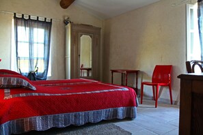 4 bedrooms, iron/ironing board, travel crib, free WiFi