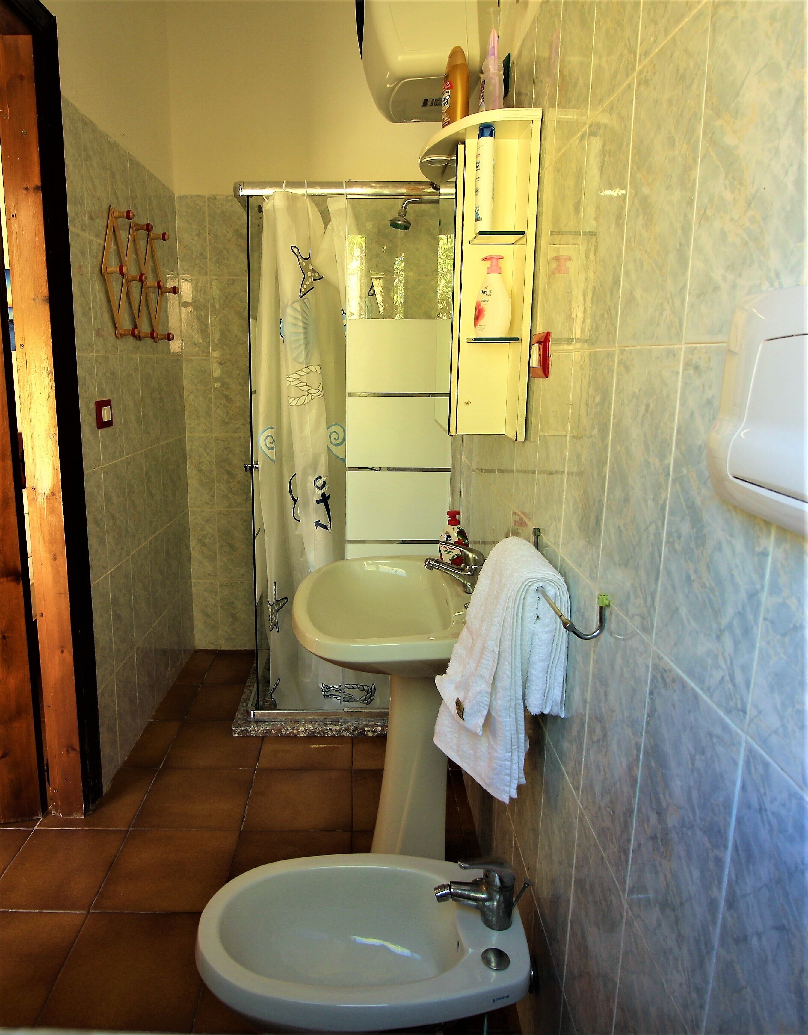 Room a stone's throw from the sea