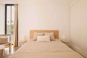 2 bedrooms, in-room safe, WiFi, bed sheets - Minimalist house with heated pool and great volcano view (Lajares)