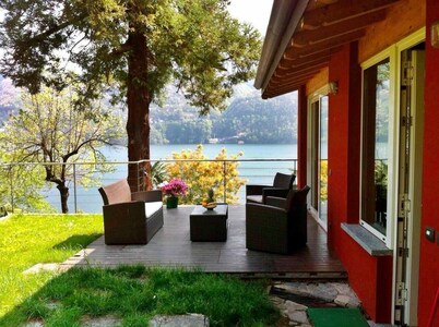 Small house with large garden, view of Como Lake 'Sans Souci'