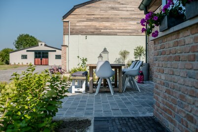 Beautiful spacious holiday home in nature reserve in Bruges
