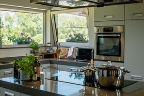 Fridge, microwave, oven, stovetop - Beautiful spacious holiday home in nature reserve in Bruges (Bruges)