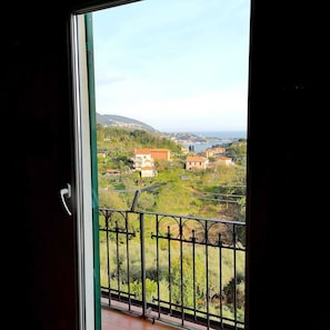 Terrazzino dalla finestra della cucina