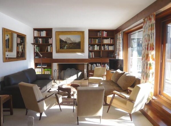 Books, music library, stereo