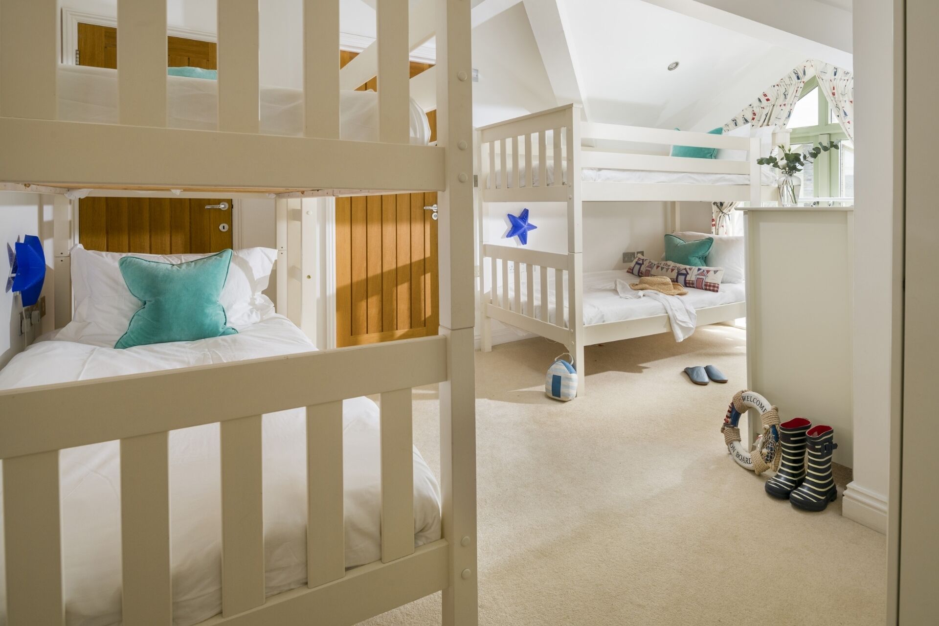 4 bedrooms, iron/ironing board, free WiFi, bed sheets