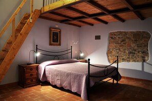 2 chambres, coffres-forts dans les chambres, fer et planche à repasser