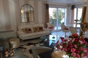 TV, fireplace, DVD player, stereo