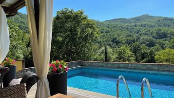 Piscina all'aperto