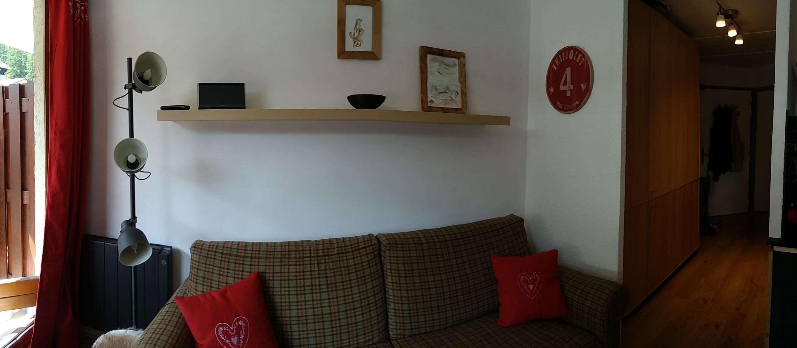 T2 renovated with charm near shops and tracks - with services